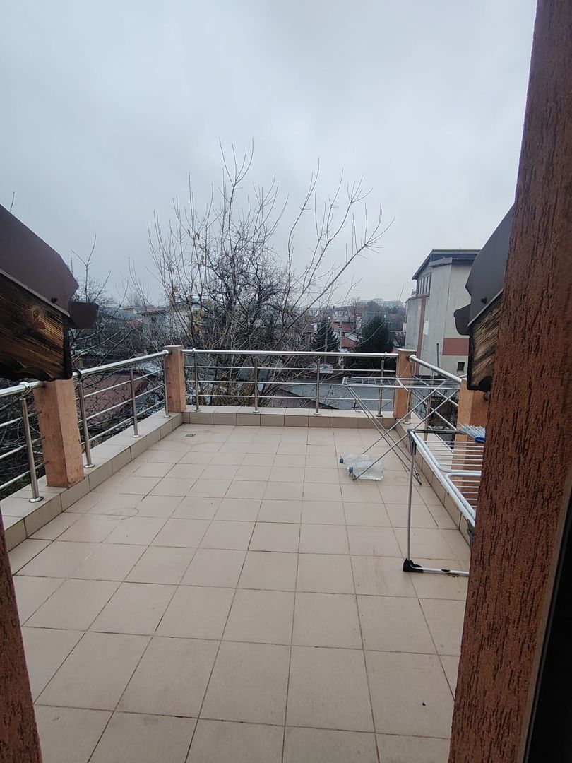 Vilă spațioasă P+1+M cu curte și garaj – Colentina - Poză 14