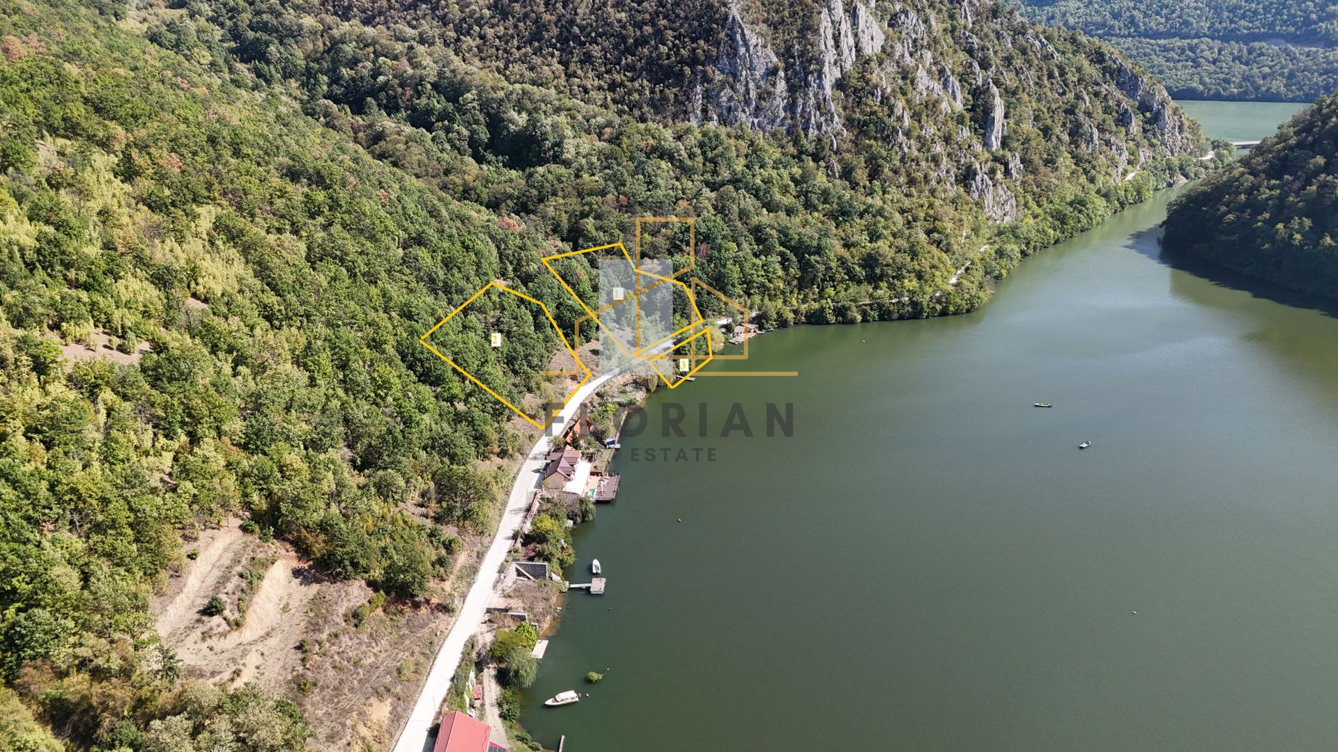 Teren la Eselnita,  Golful Mraconia - Poză 3