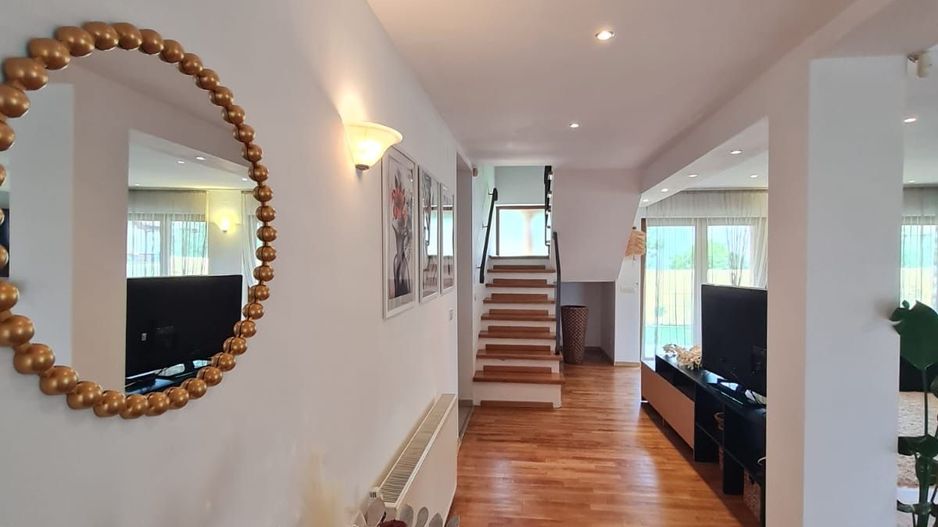 Vila spațioasă și recent renovată în Ghiroda! - Poză 55