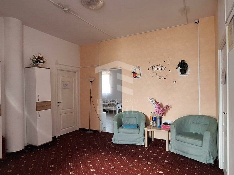 Casă / Vilă cu 8 camere de vânzare - Poză 4