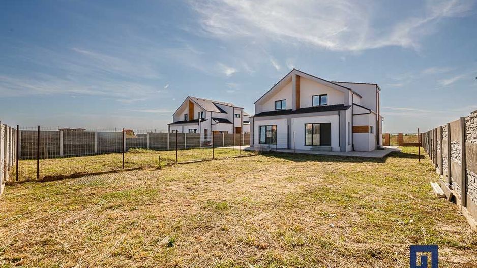 Duplex cu 4 camere si teren generos de 352 mp – Mosnita Noua - Poză 24