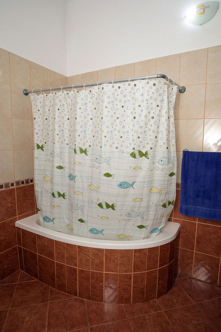 Vilă, singur în curte, central, Oradea 128 mp. 800  E/lună. Comision 0 - Poză 11