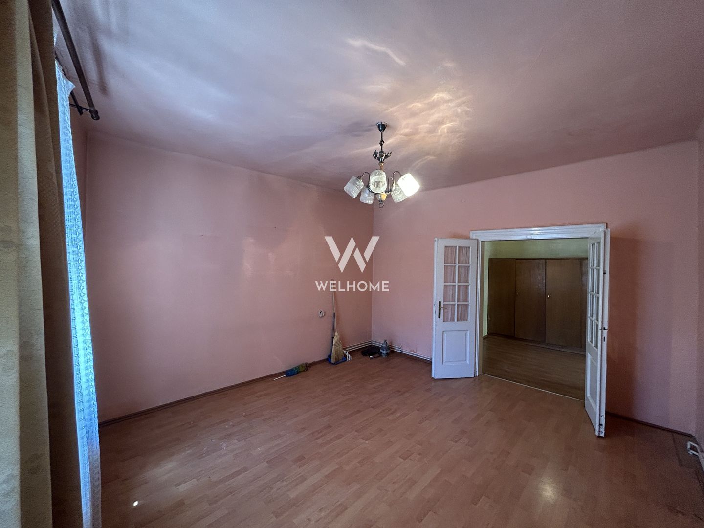 Casa in Piata Cluj, P+Demisol, curte comuna - Poză 9