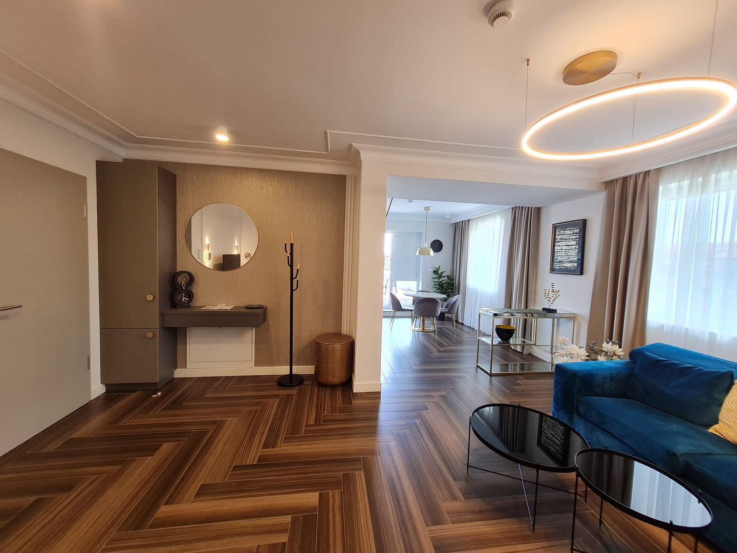 Elegantă și prestanță - Poză 12