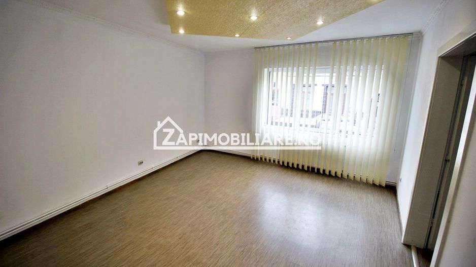 Spatiu birouri 4 camere, 2 băi,100 mp. zona centrală - Poză 1