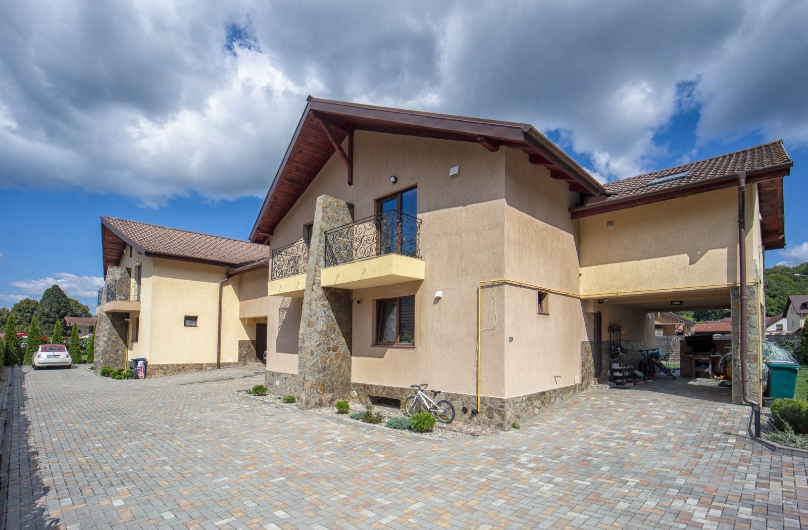 Casă de închiriat în cartierul exclusivist - Green Valley - Poză 1