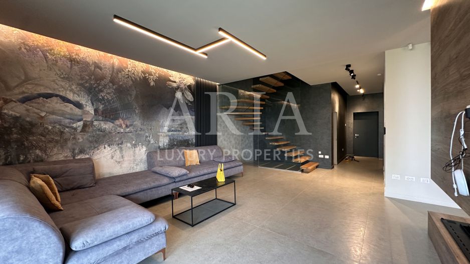 SMART VILLA - POOL - LUXURY GATED COMMUNITY - NEAR THE FOREST - Poză 1