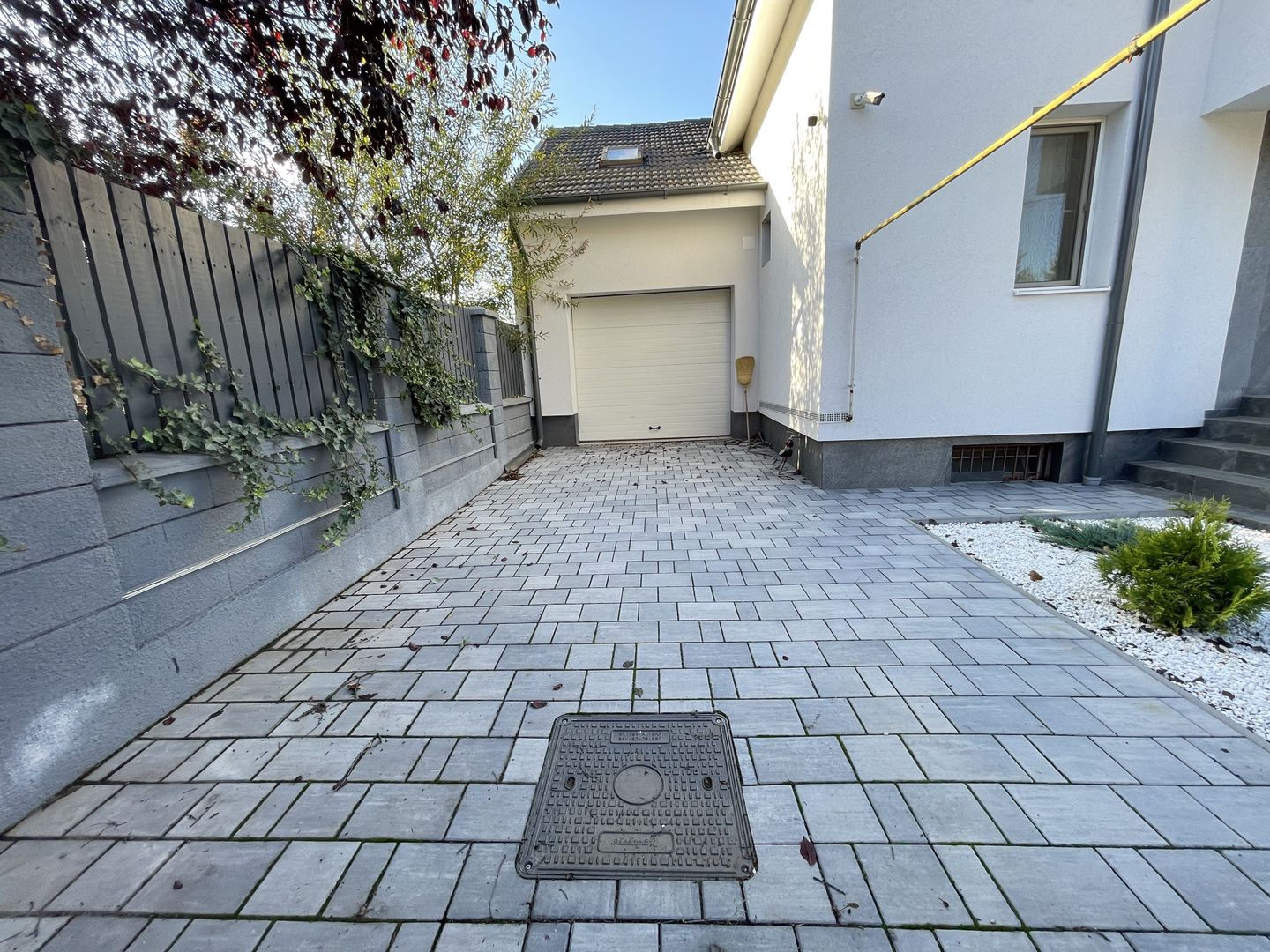 Casa spatioasa cu spatiu de relaxare-zona Blascovici - Poză 25