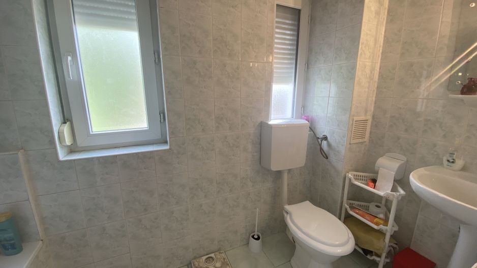 Casa de vânzare/închiriere zona Lunei - Poză 33