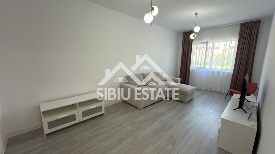 Apartament de închiriat , 2 camere decomandate, cu balcon si parcare - Poză 2
