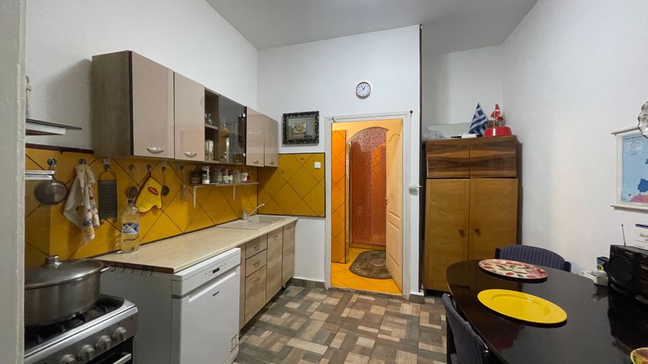Vila solida P+1 situata in zona Eminescu - strada Vasile Lascar - Poză 9