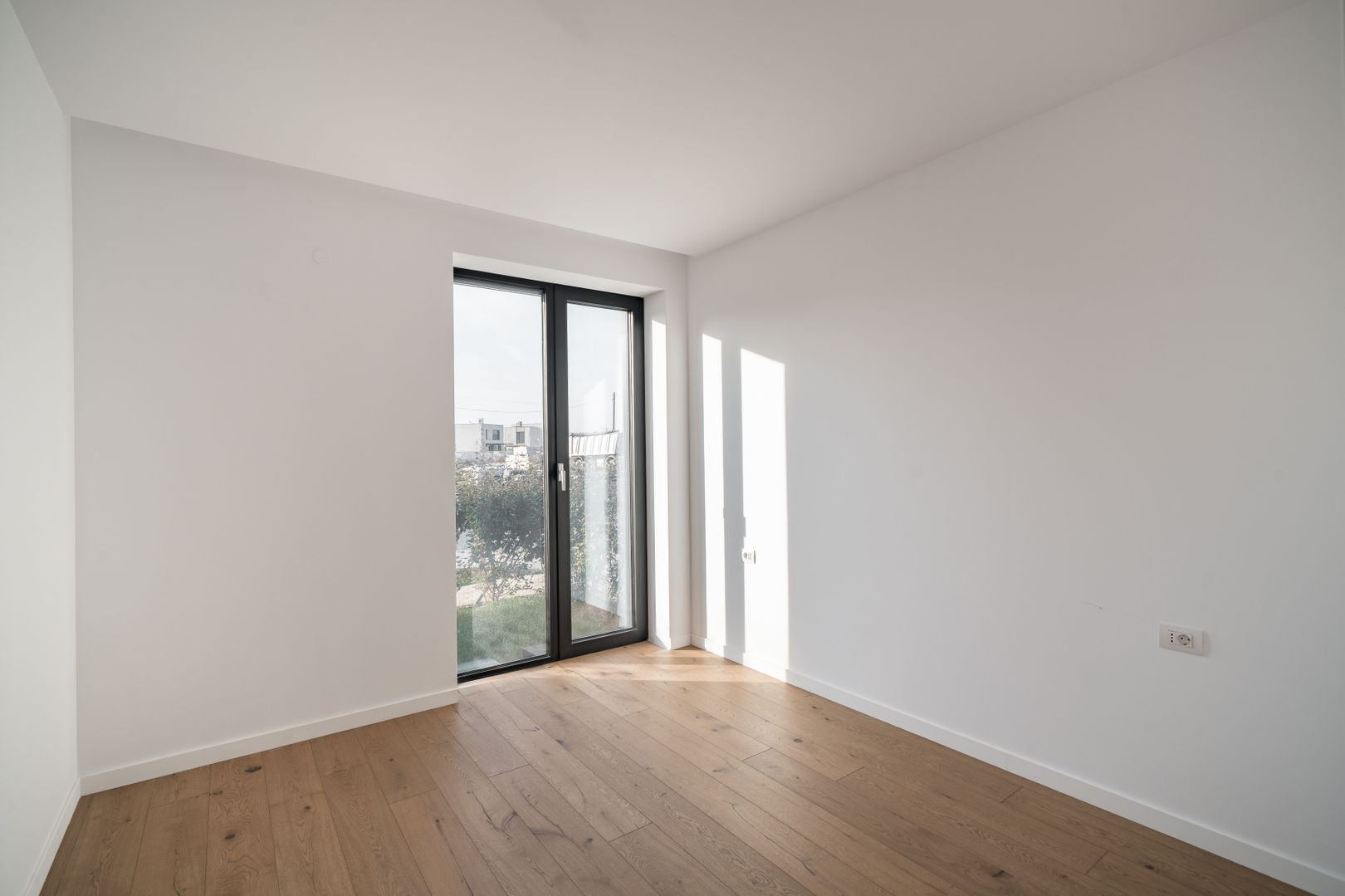 Apartament de 3 camere cu gradina - Poză 5