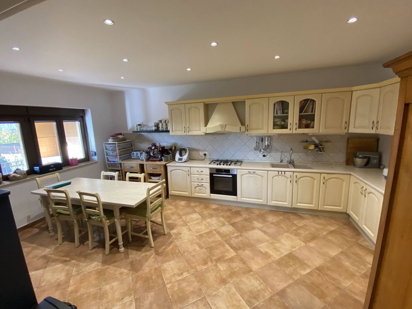 VILA  - ARADULUI. -British - Poză 4