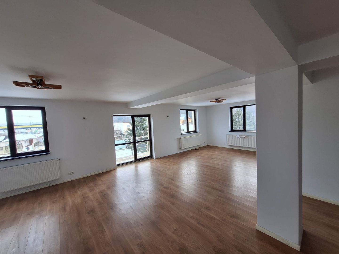 Spatiu Comercial Stradal P+Etaj - 440 Utili - Teren 765 mp - Parcare - Poză 2