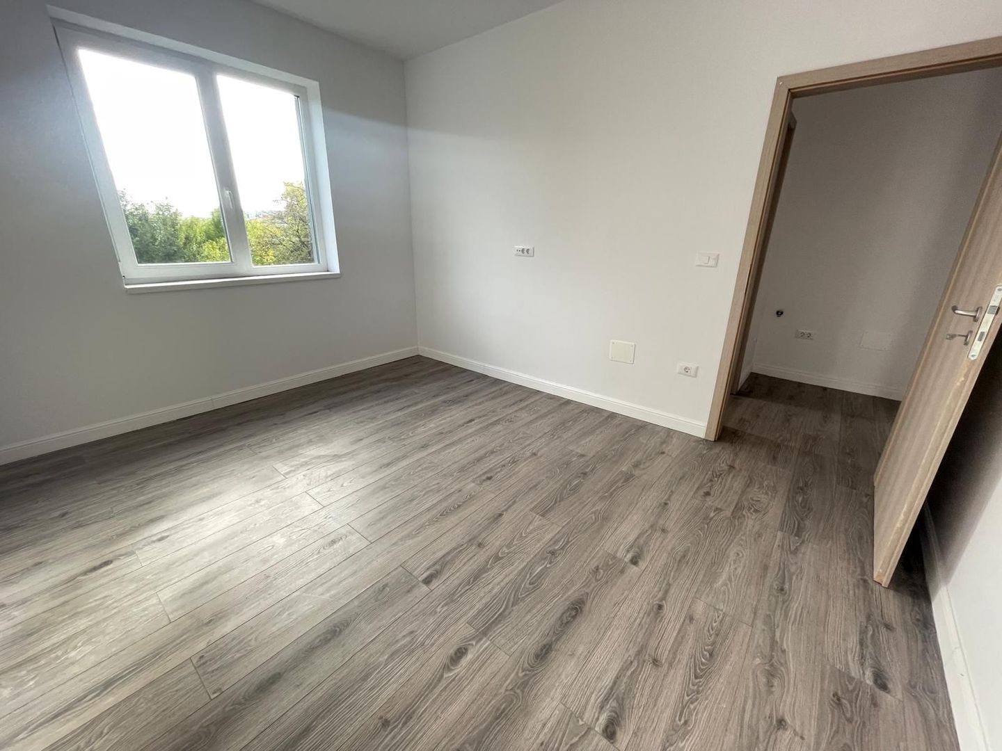 Giroc-Eso | De Inchiriat | 2 Camere | Nemobilat | Loc de parcare - Poză 6