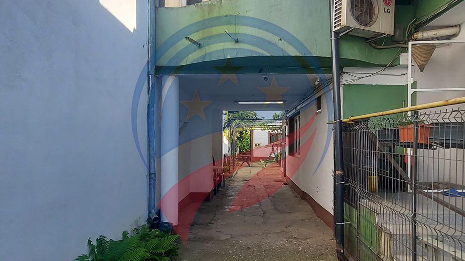 Casă cu 7 camere, în spatele stadionului - Poză 12