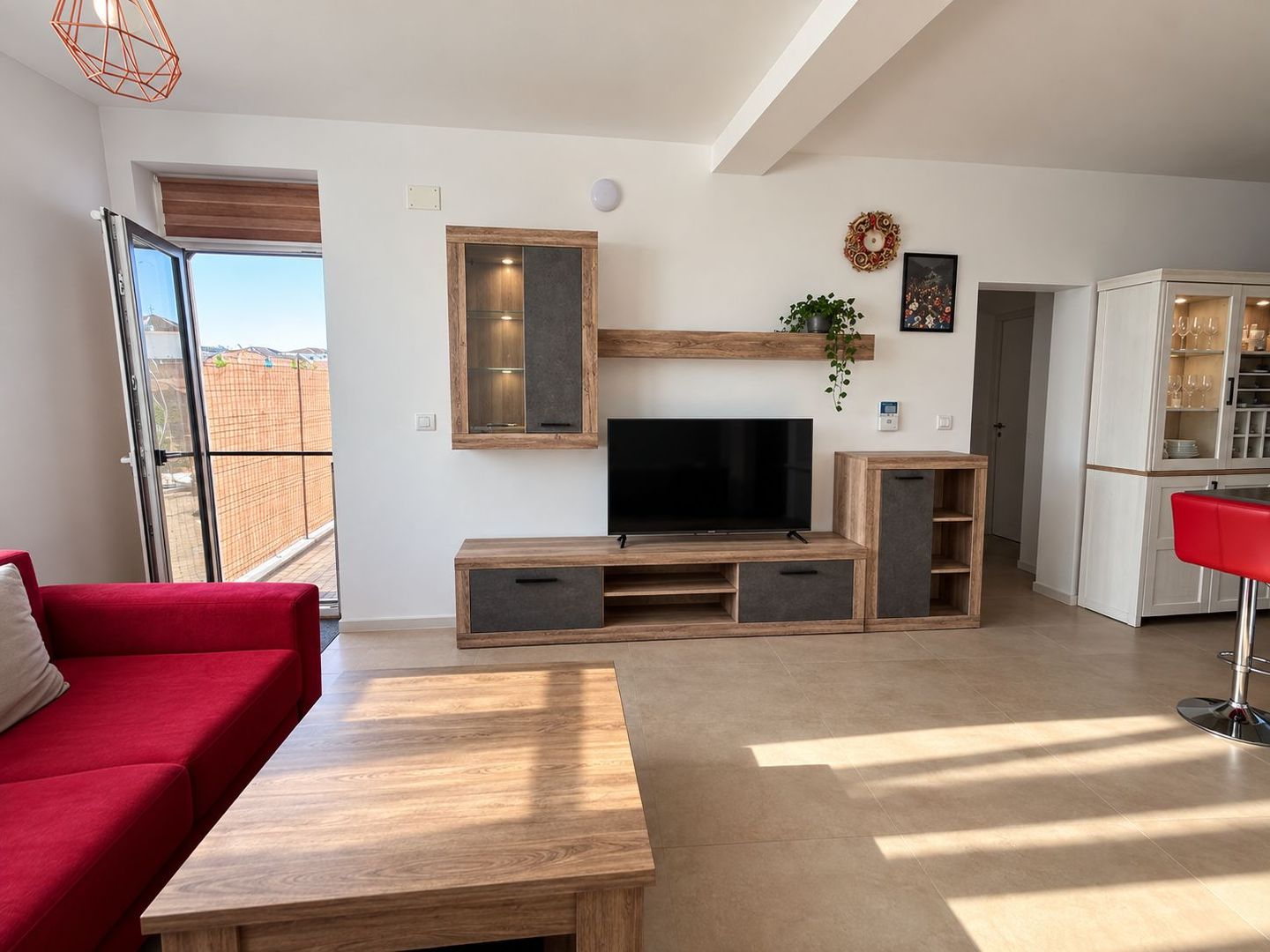 Dumbrăvița | 3 Camere | 76,6 mp | Grădină 46.5 mp | 2 Băi | Dressing | 2 Parcari - Poză 3