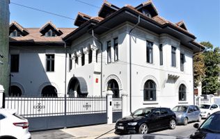 Vila impunatoare - 20 camere - birouri - Romana-Lahovari