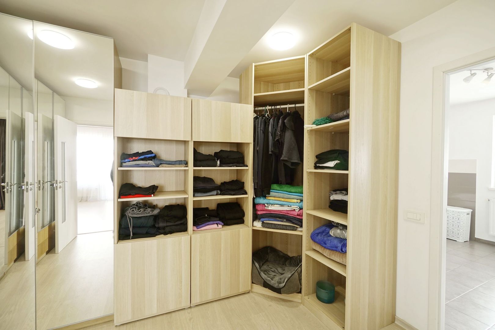 Brancoveanu  P+2, 8 cam, 6 dormitoare, 6 bai, 3 garaje teren 650 mp - Poză 45