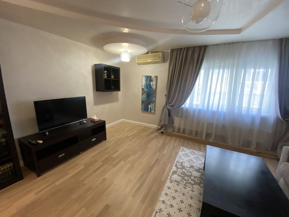 De Închiriat Apartament 3 Camere Decebal, Renovat, Aproape, de Metrou - Poză 11