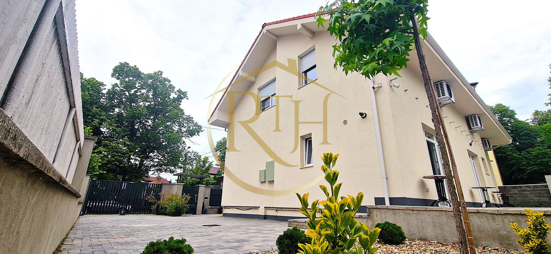 SAD de închiriat într-un triplex modern ideal pentru locuință si activități - Poză 1