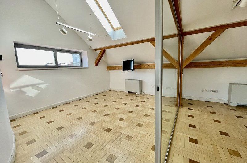 Mansardă cochetă în Piața Unirii - Poză 8