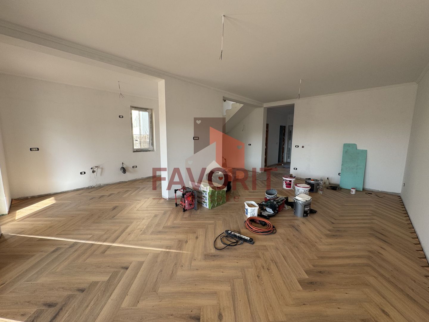 Finisat la cheie. Acces asfaltat. Toate utilitatile - Poză 3