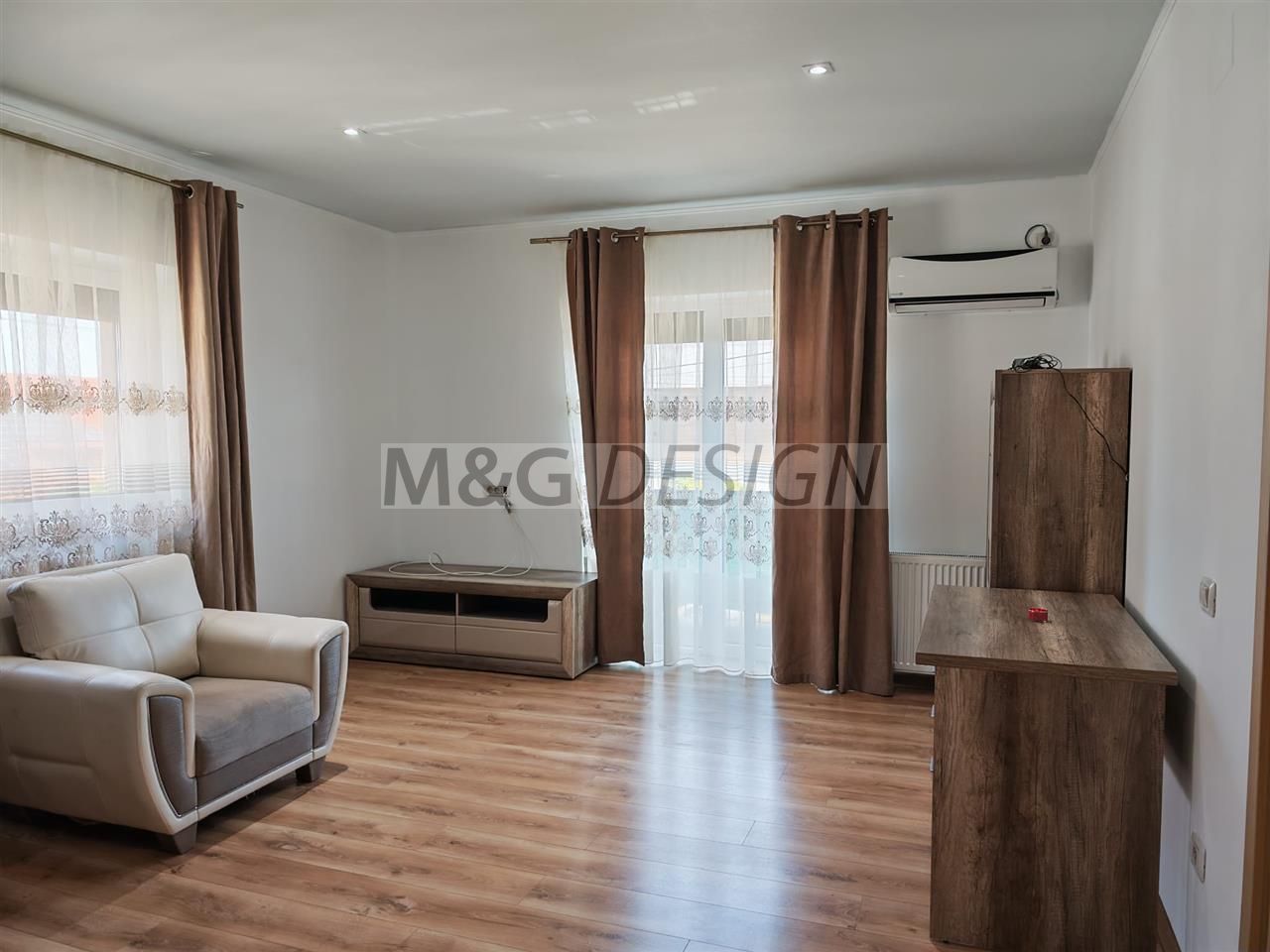 Giroc 2 camere decomandat (transformat din 3camere) et 1 loc parcare - Poză 1