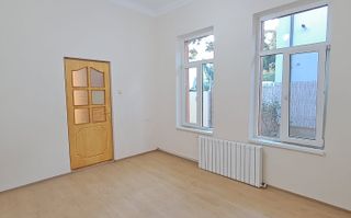 TINERETULUI (metrou) - DIMITRIE CANTEMIR, casa 2 camere, curte proprie - Poză 1