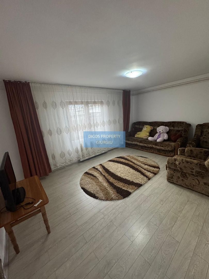 Casă de vânzare pe strada Sabarului - Poză 1