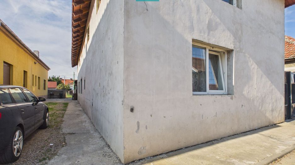 Casă P+E cu două apartamente, zona Drăgășani - Poză 20