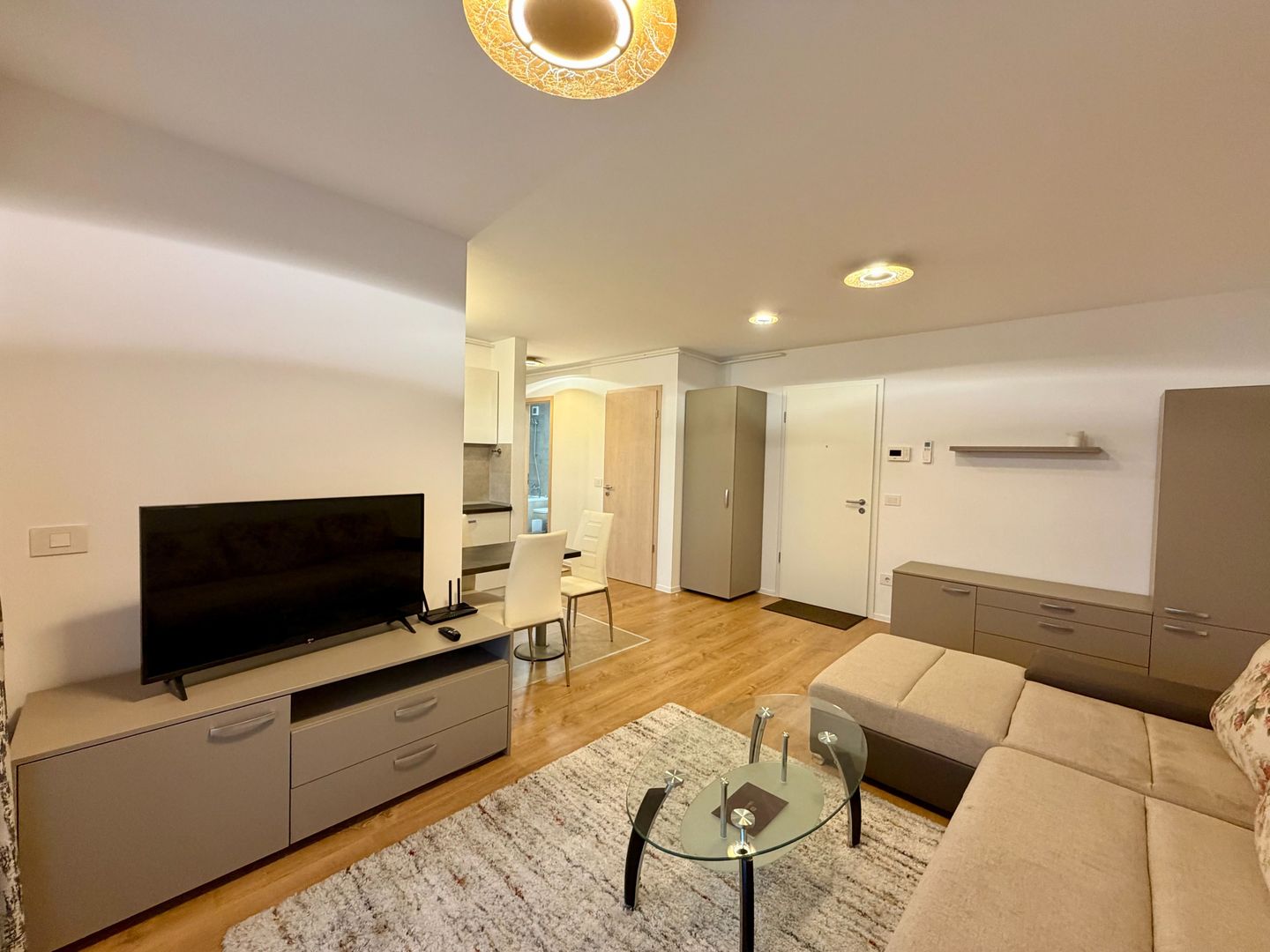 Apartament 2 camere Kasper cu vedere la pietonala - Poză 7