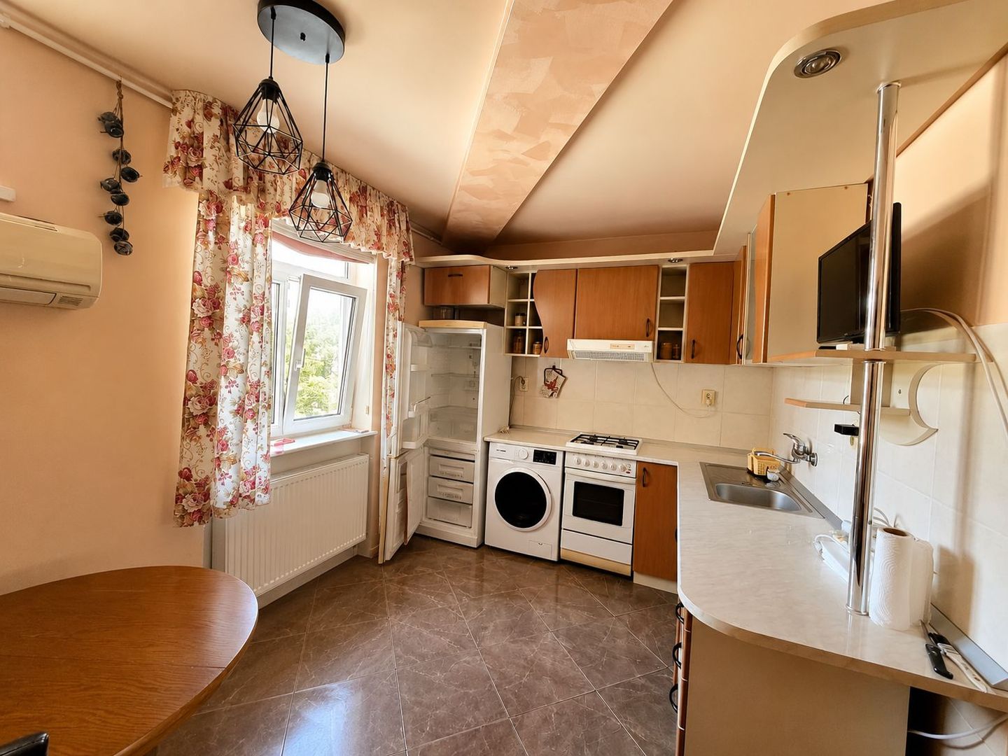 📍 De închiriat — apartament modern pe B-dul Closca , Satu Mare 🏡 - Poză 1