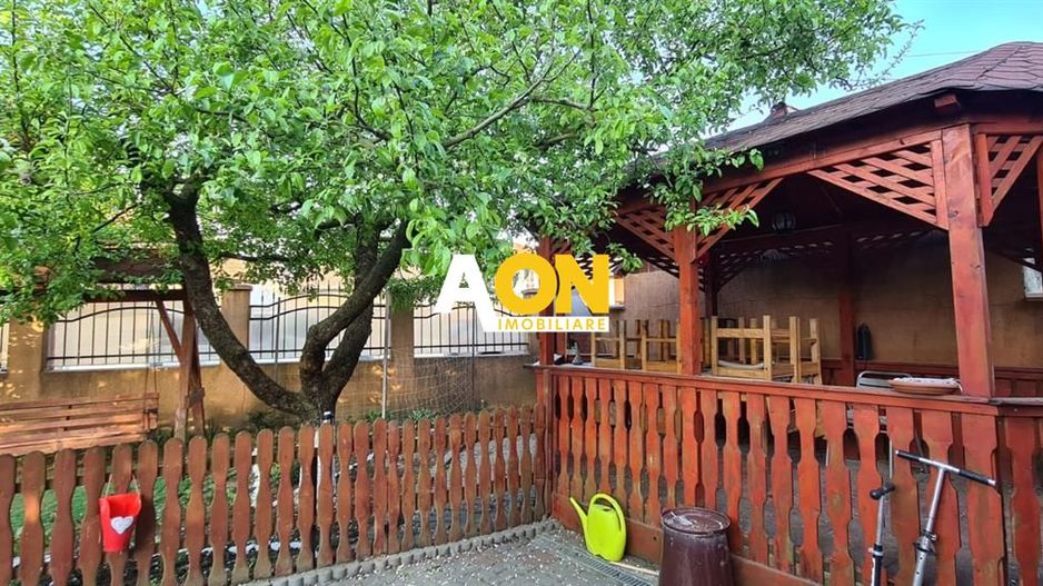 Casa pentru 2 familii, 7 Camere, 2 Garaje, 1500MP Teren - Poză 6