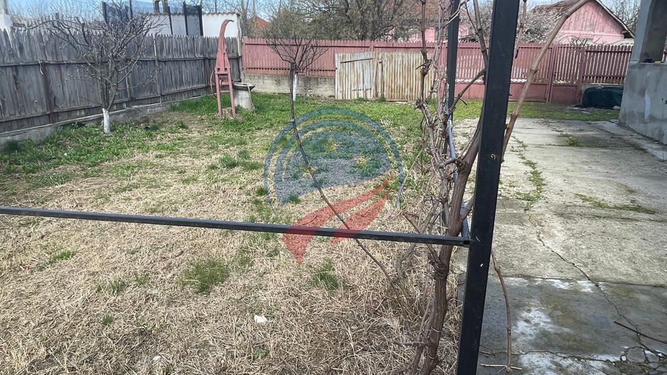 Casa in Predesti - Poză 3