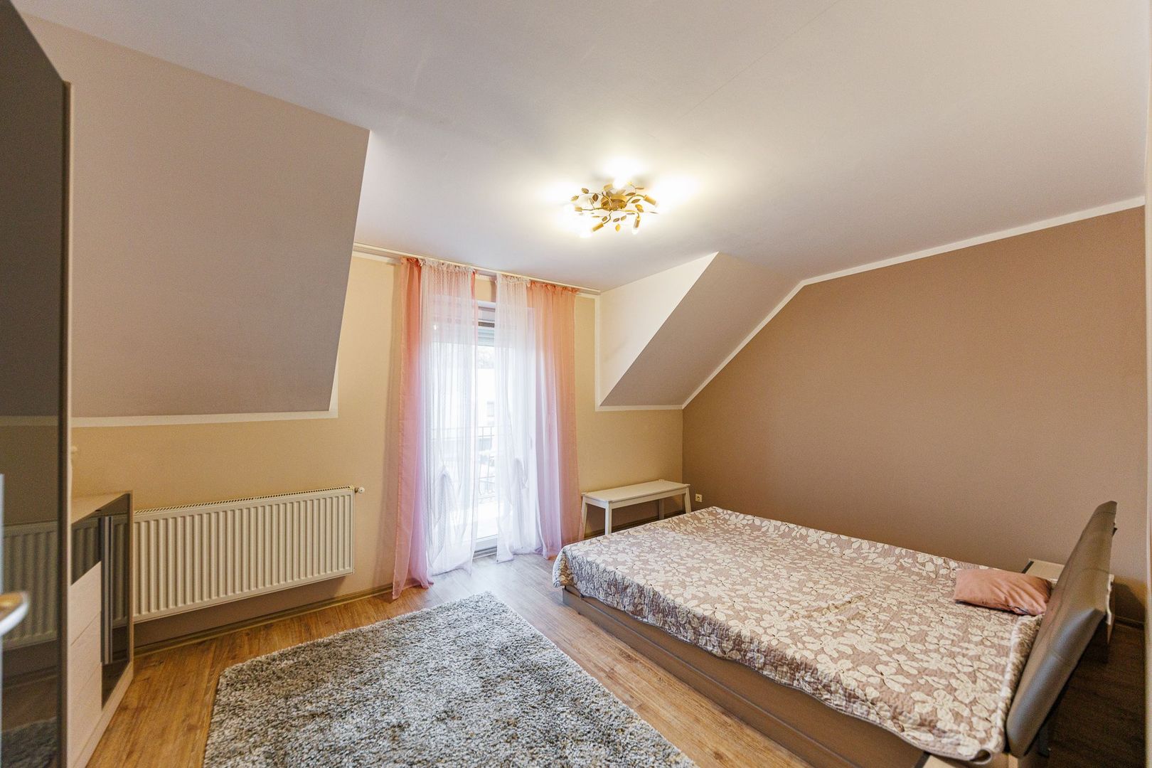 Casă primitoare și cochetă în Dumbrăvița – langa pădure și lac | Com 0 - Poză 15