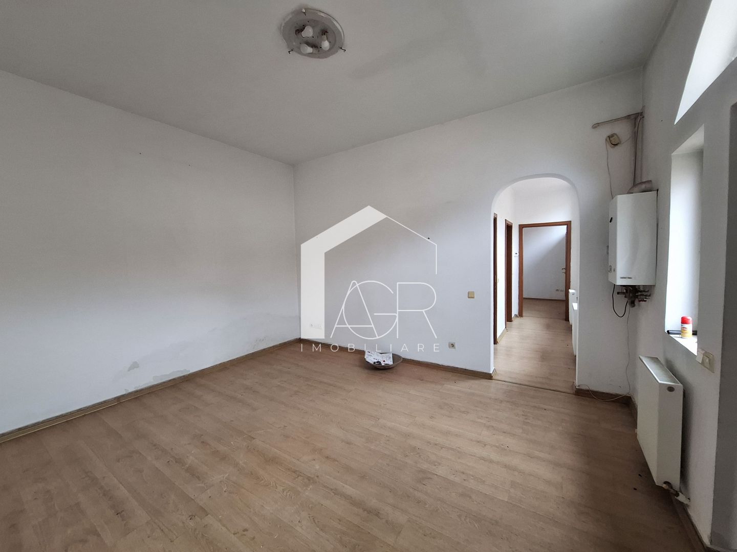 Casa cu 4 camere, zona Central - Poză 10