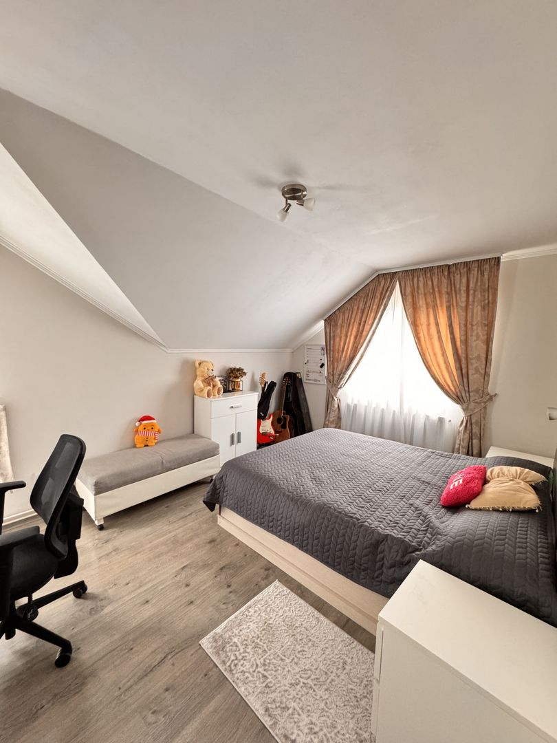 Vilă spațioasă cu 6 camere – Cartierul Viena, Oradea - Poză 16