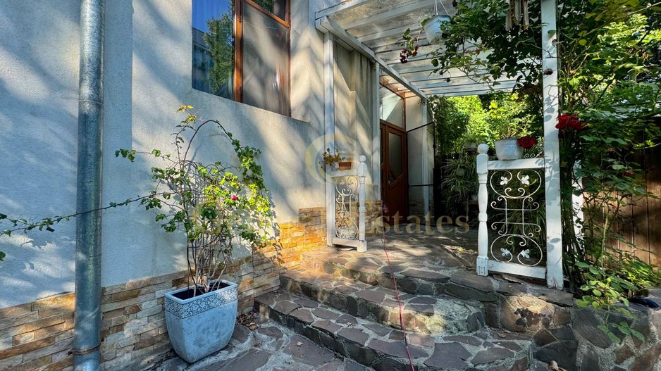 Spre Vânzare Proprietate remarcabilă cu 6 camere în inima Iașului ! - Poză 4