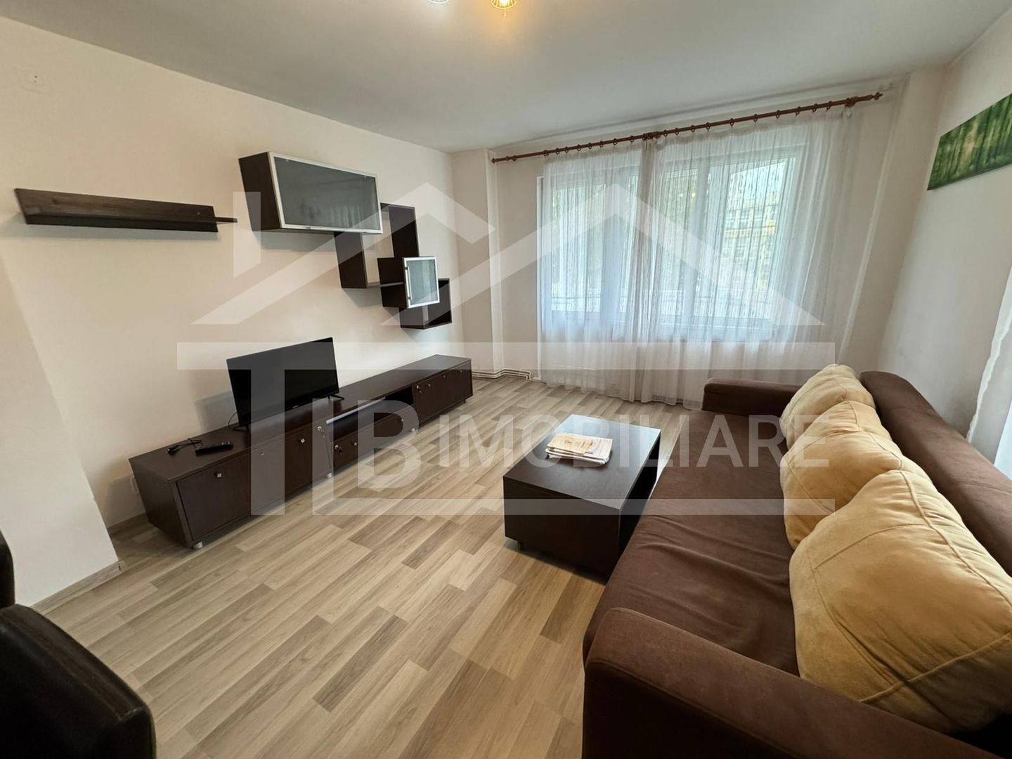 Apartament cu 3 camere, decomandat, 84mp, Zona Poli 2 - Poză 1