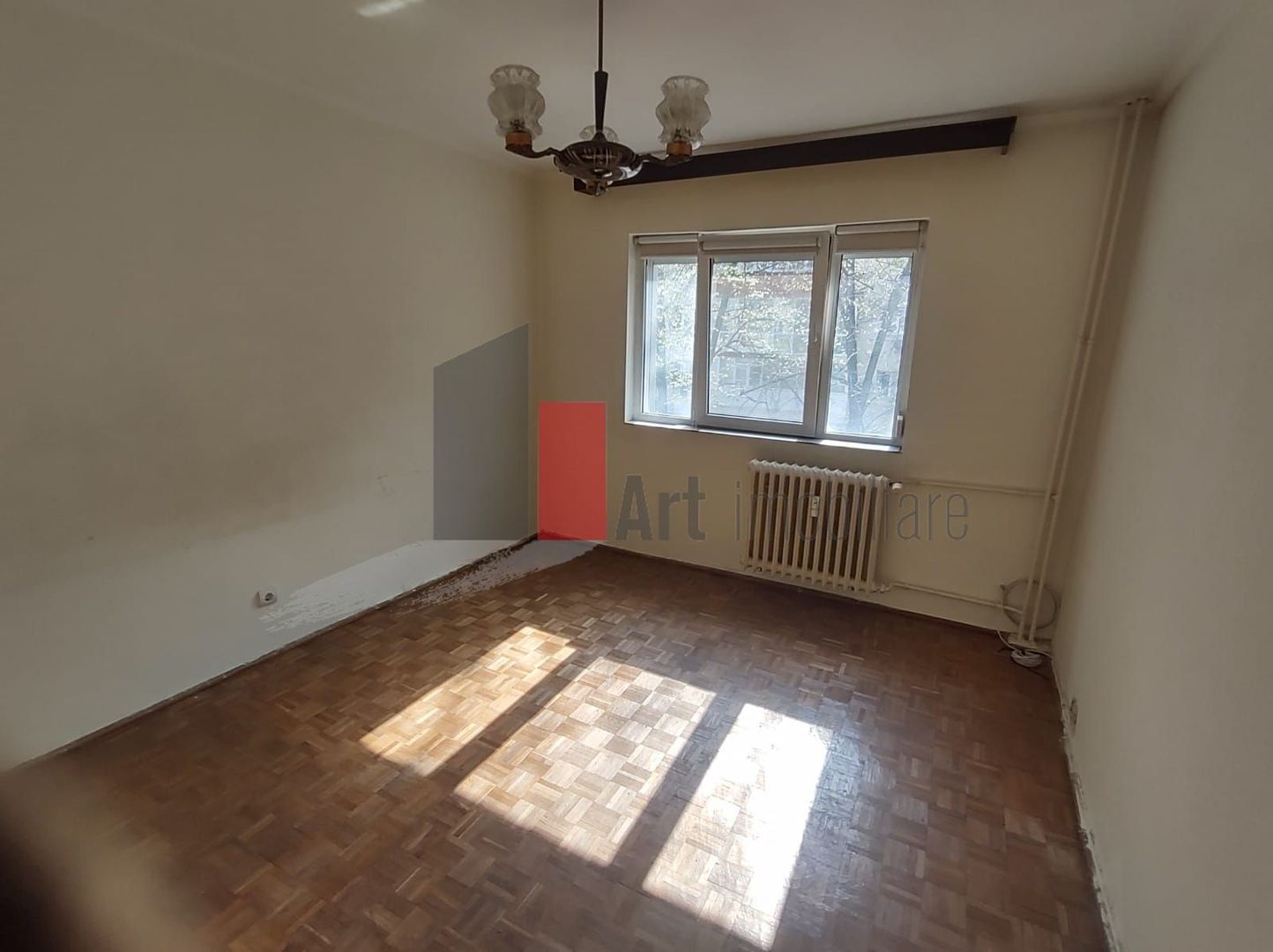 Vânzare apartament 4 camere semidecomandat Emil Racoviță - Spiru Haret - Poză 1