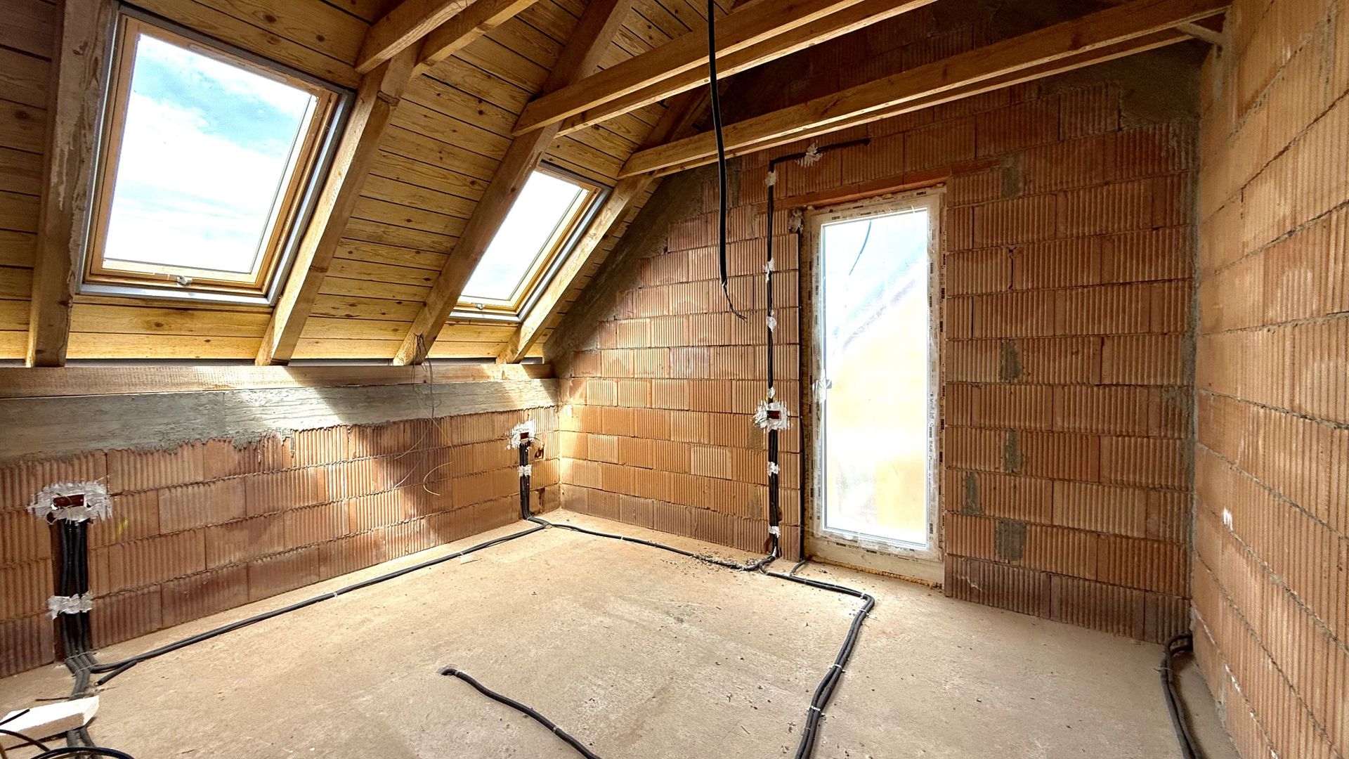 PROIECT DEOSEBIT CU GARAJ- LA ROSU - Poză 9