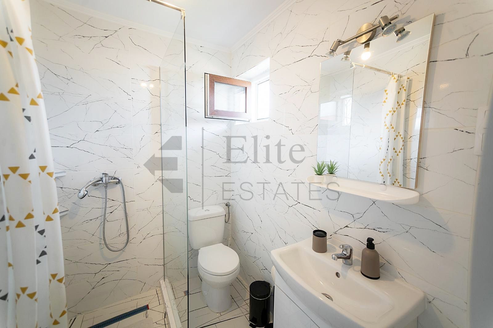 Casa / Pensiune de inchiriat in Baile 1 Mai din Bior - Poză 19