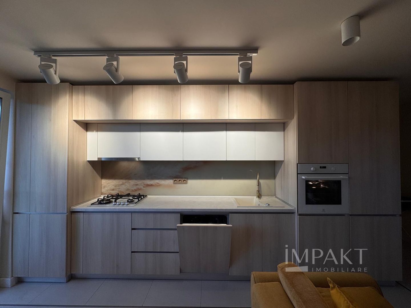 Apartament cu 3 camere de închiriat - Poză 3