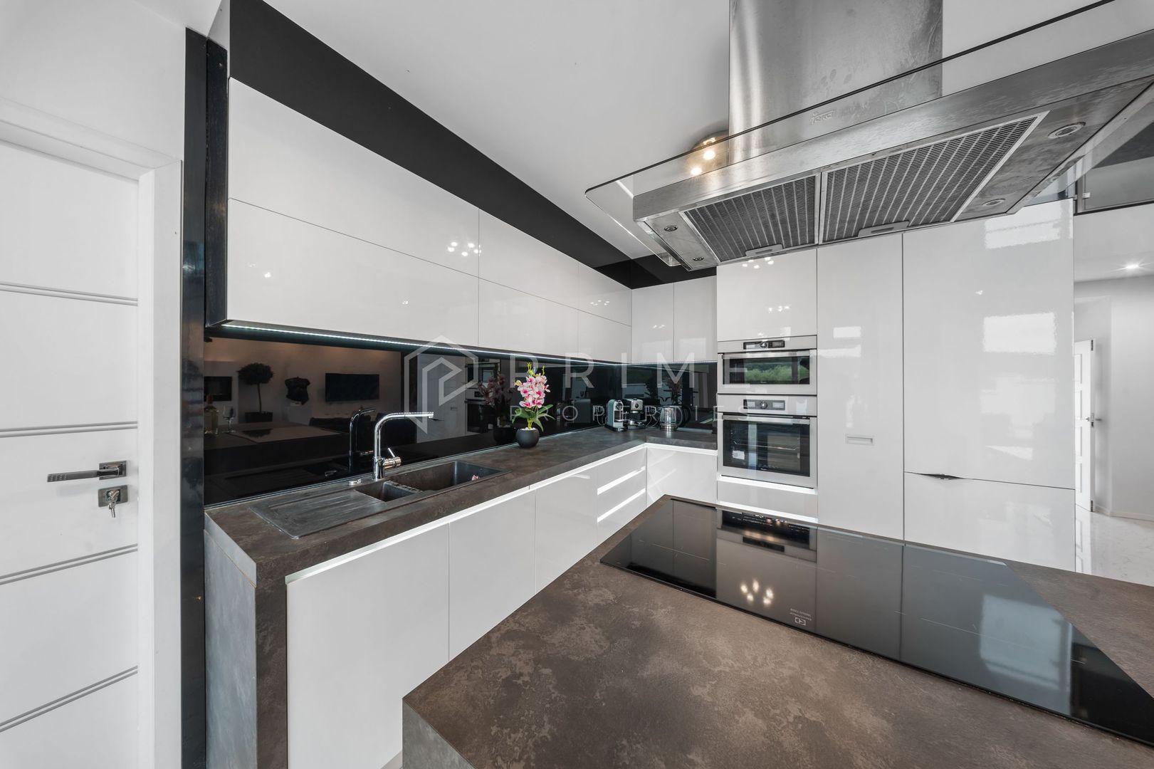 Vilă exclusivistă cu arhitectură și mobilier de designer I Livezeni - Poză 6