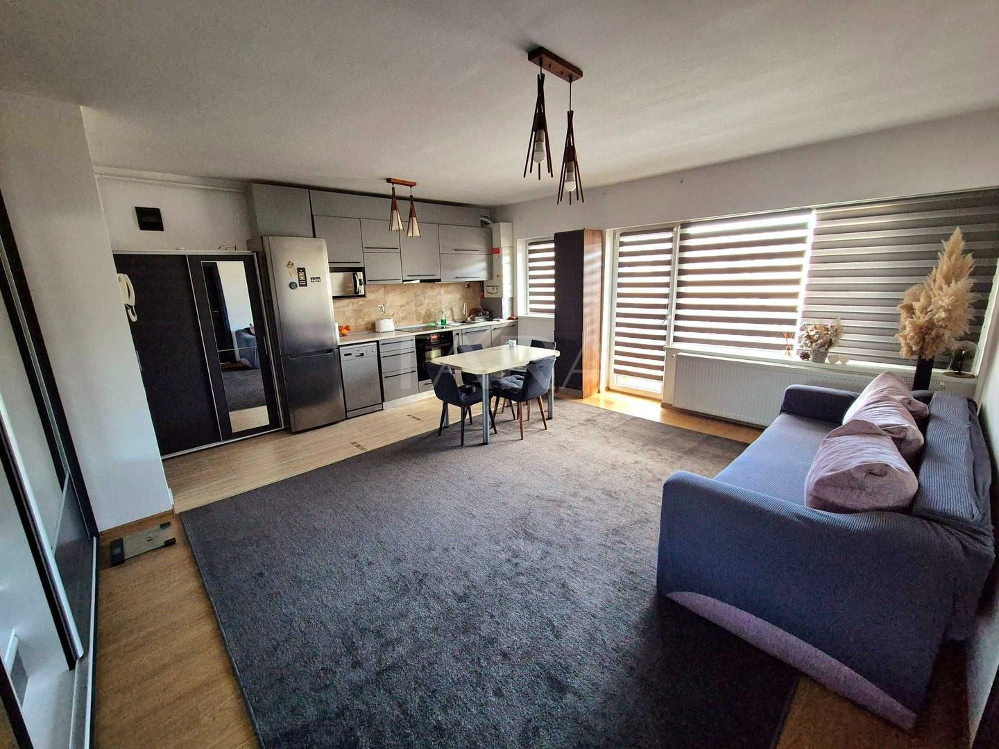 Apartament cu balcon de 6 m, parcare inclusă, zona ultracentrală. - Poză 2