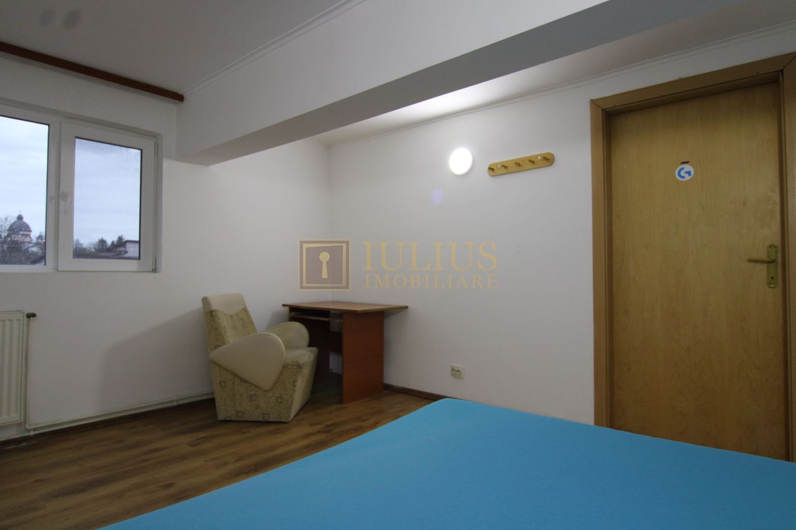 Mehala; 2 camere, 2 bai, centrala proprie, la parter. - Poză 2