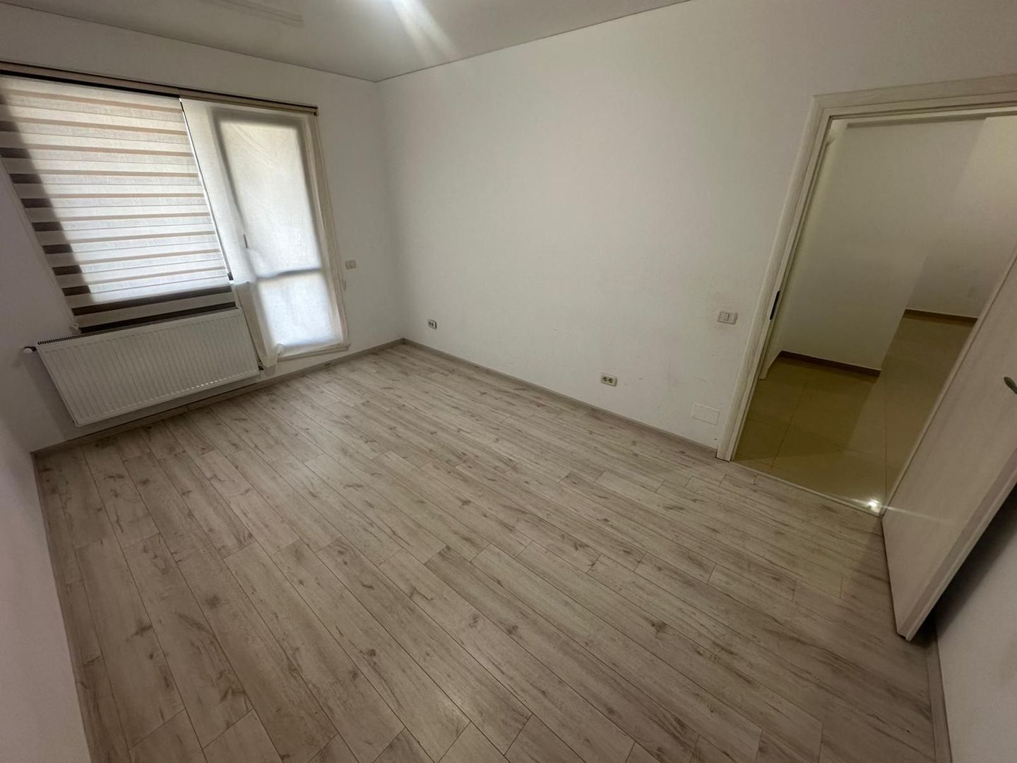AP. 2 CAMERE - PARCARE INCLUSA, BUCATARIE INCHISA, CENTRALA PROPRIE - Poză 4