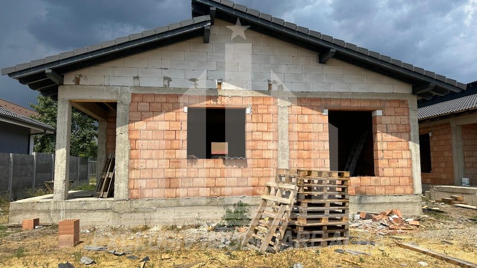 Casa individuala la rosu, Orizont - Poză 3