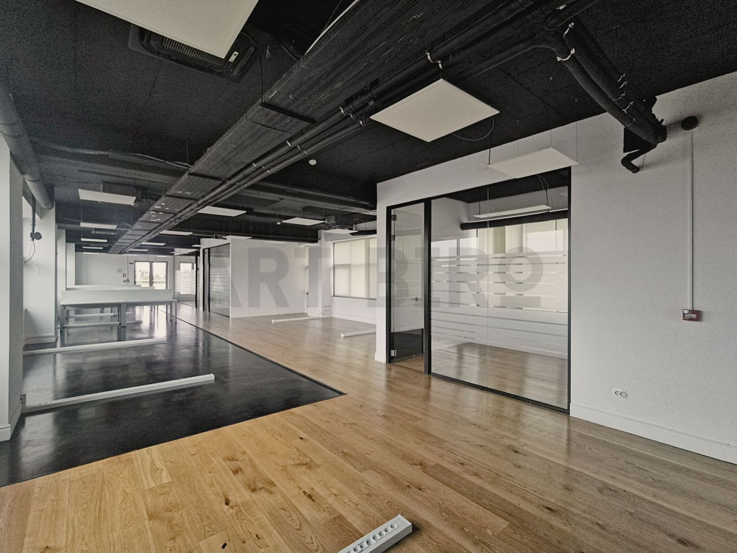 Zero comision, 290mp birou versatil cu terasa 340mp, Romana, 6' metrou - Poză 6